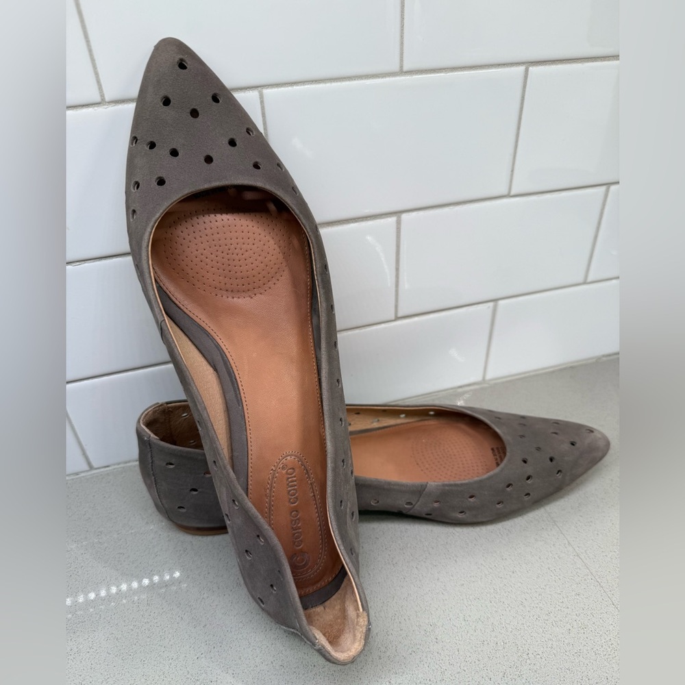 Corso Como Women's Taupe Suede Flats